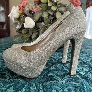 Mossimo Giannulli gold glittery platform heels Size 8.5 GUC